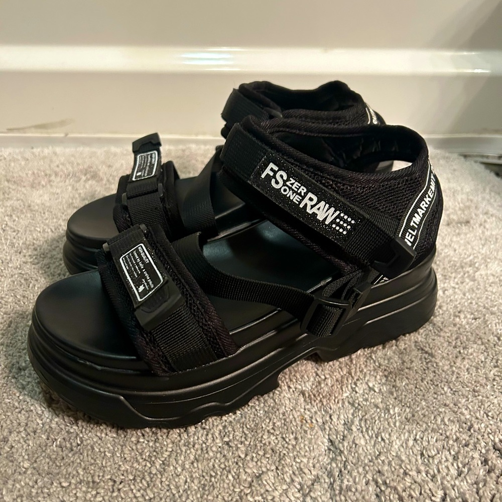 Basso Platform Sandals!